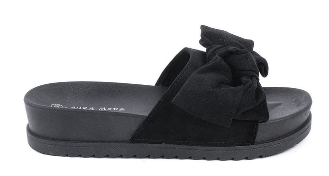 CZARNE GUMOWE KLAPKI  NA PLATFORMIE KOKARDA POPPY 1