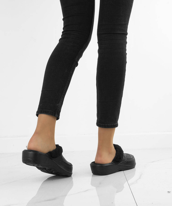 CZARNE OCIEPLANE KLAPKI CHODAKI KROKSY  6