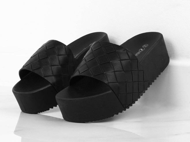 KLAPKI  NA PLATFORMIE NELA 7