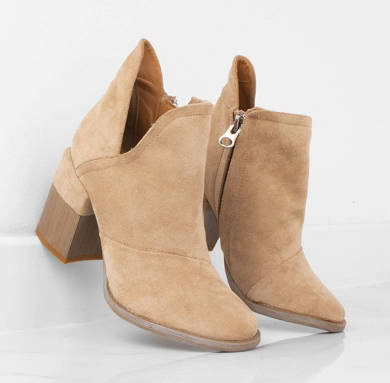 BEŻOWE ZAMSZOWE BOTKI NA SŁUPKU RUBEN