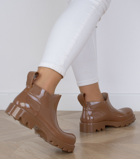 BEŻOWE DAMSKIE KRÓTKIE KALOSZE LAKIEROWANE WINSLOW 7