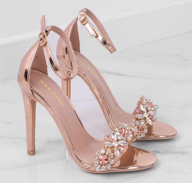 LUSTRZANE SANDAŁY NA SZPILCE LILIAN