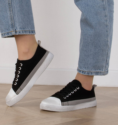 CZARNE NISKIE TRAMPKI SZNUROWANE NA PLATFORMIE CELESTA