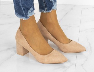 BEŻOWE ZAMSZOWE CZÓŁENKA NA SŁUPKU LAURIS