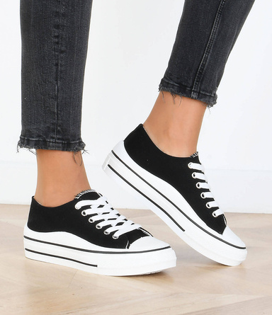 CZARNE NISKIE TRAMPKI NA PLATFORMIE FINLAY