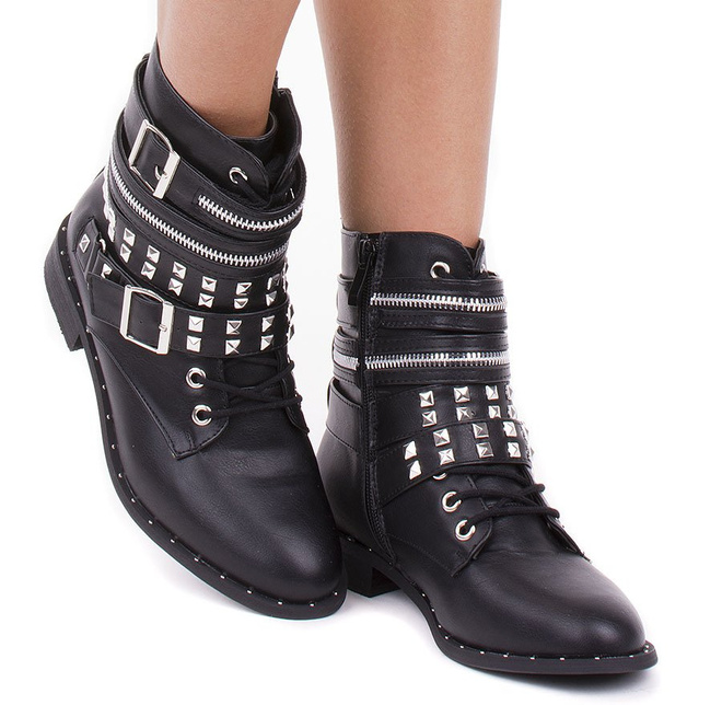 CZARNE  BOTKI  Z ĆWIEKAMI BRITANY 1