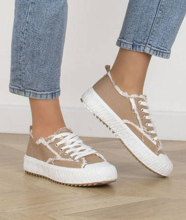 BEŻOWE TRAMPKI NA GRUBEJ PODESZWIE PETULA