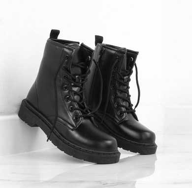 CZARNE MATOWE BOTKI GLANY HERMIS