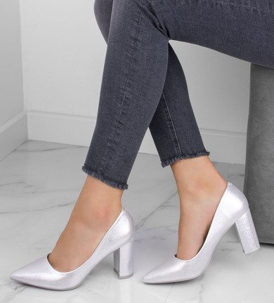 SREBRNE CZÓŁENKA NA SŁUPKU W SZPIC GLORIS