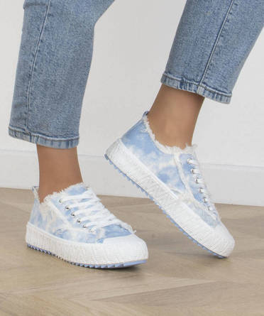 BŁĘKITNE TRAMPKI NA GRUBEJ PODESZWIE PETULA