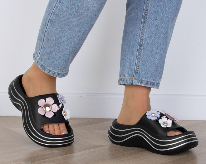 CZARNE LEKKIE KLAPKI SANDAŁY Z OZDOBAMI MARIKA 5