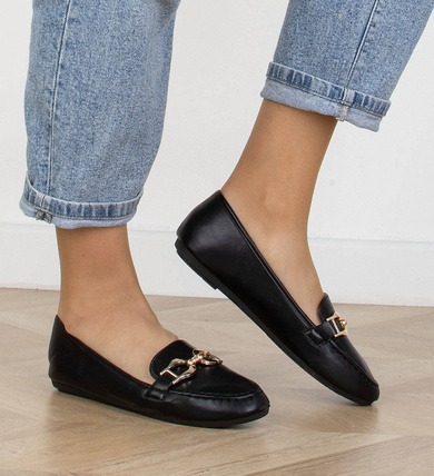 CZARNE SKÓRZANE MOKASYNY Z ŁAŃCUSZKIEM CASSY