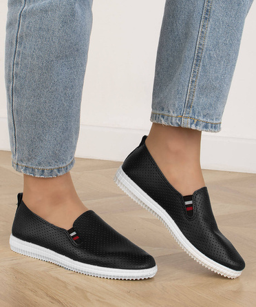 CZARNE TRAMPKI TENISÓWKI AŻUROWE SLIP ON LELLA
