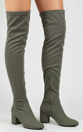 ZIELONE ZAMSZOWE KOZAKI ZA KOLANO NA SŁUPKU ZAMEK VLENI