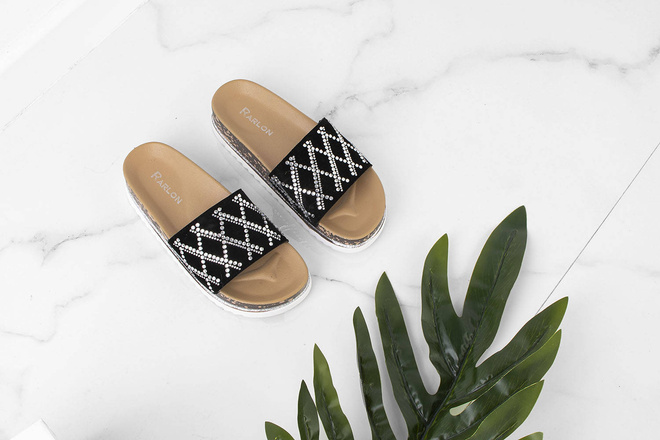 CZARNE KLAPKI Z CYRKONIAMI NA PLATFORMIE AMY 7