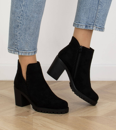 CZARNE BOTKI ZAMSZOWE NA SŁUPKU JUDIE