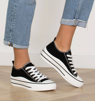 CZARNE NISKIE TRAMPKI NA PLATFORMIE SINA