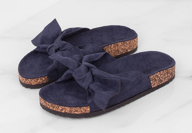 GRANATOWE ZAMSZOWE KLAPKI Z KOKARDĄ CELIA