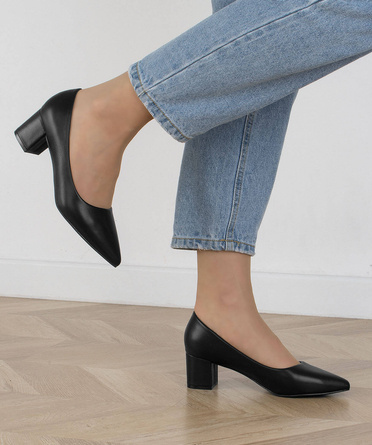 CZÓŁENKA CZARNE KLASYCZNE NA SŁUPKU W SZPIC NELDA