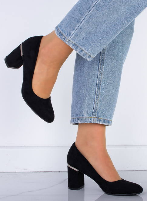 CZARNE KLASYCZNE CZÓŁENKA ZAMSZOWE NA SŁUPKU LUKA