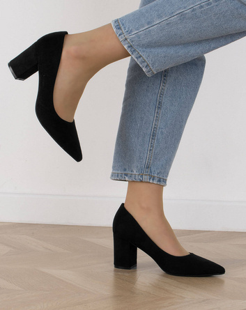 CZARNE CZÓŁENKA ZAMSZOWE NA SŁUPKU W SZPIC EVERLY