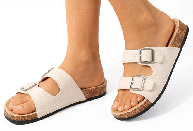 BEŻOWE KLAPKI Z KLAMRAMI ZAMSZOWE NA KORKU 4