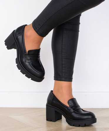 KLASYCZNE CZARNE DAMSKIE PÓŁBUTY NA SŁUPKU MOLLO
