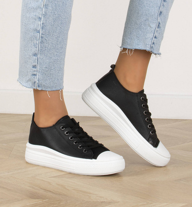 CZARNE TRAMPKI SKÓRZANE NA GRUBEJ PODESZWIE SADE