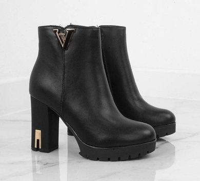 CZARNE SKÓRZANE BOTKI NA SŁUPKU BRADES