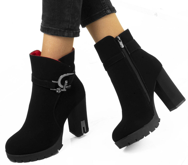 CZARNE OCIEPLANE BOTKI NA SŁUPKU JUPITER 4