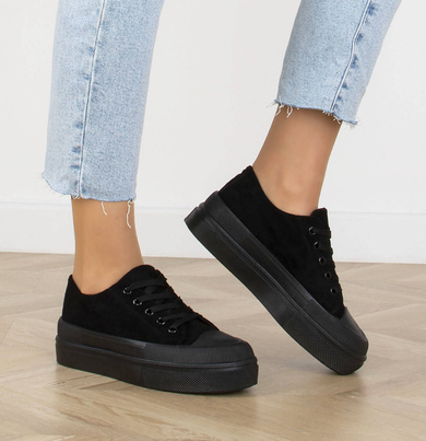 CZARNE NISKIE TRAMPKI ZAMSZOWE NA PLATFORMIE RIMI