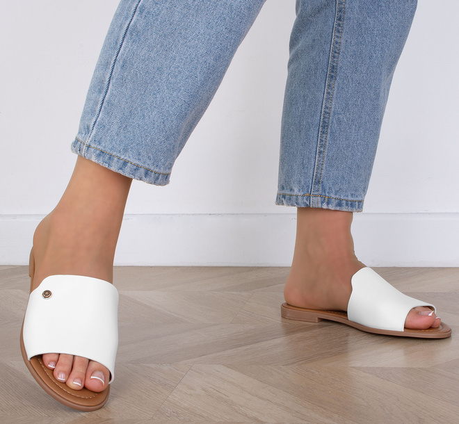 BIAŁE KLASYCZNE KLAPKI WSUWANE DAMSKIE SKÓRZANE VERICIA