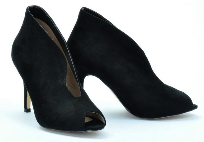 CZARNE ZAMSZOWE  BOTKI Z WYCIĘCIEM MOLIERRO