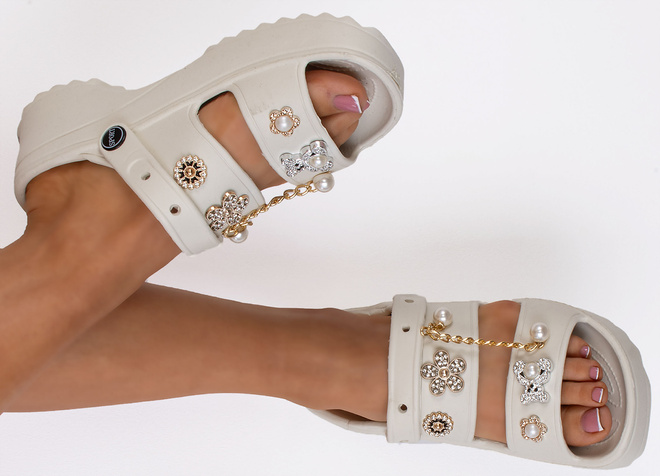 BEŻOWE LEKKIE KLAPKI SANDAŁY Z OZDOBAMI AURORA 4