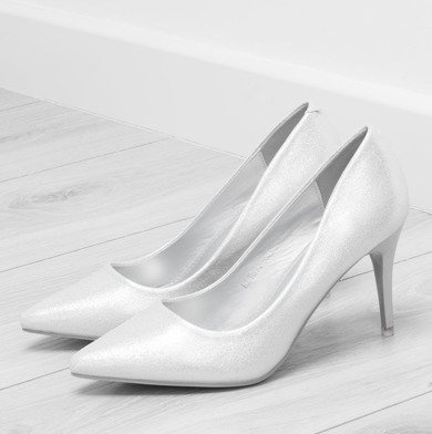 SREBRNE BŁYSZCZĄCE SZPILKI W SZPIC CAMMIE