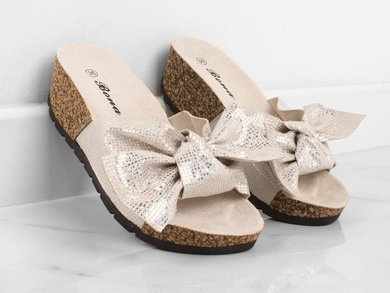 BEŻOWE KLAPKI Z KOKARDĄ NA KOTURNIE KOREK RAILI