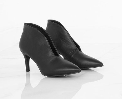 CZARNE SKÓRZANE BOTKI SZPILKI Z WYCIĘCIEM SONE