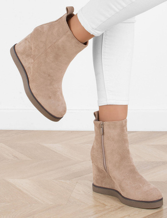 BEŻOWE ZAMSZOWE BOTKI NA KOTURNIE STACY