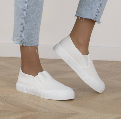 BIAŁE TRAMPKI TENISÓWKI SLIP ON WSUWANE NIKA