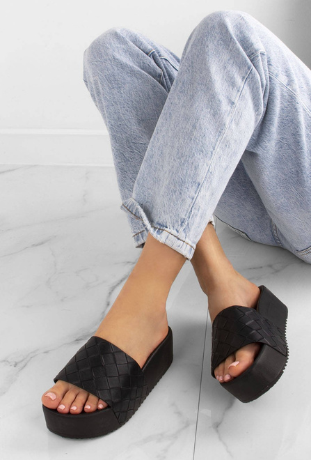 KLAPKI  NA PLATFORMIE NELA 5