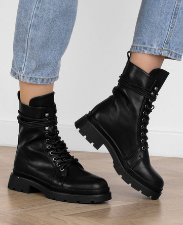 CZARNE BOTKI GLANY TRAPERY SZNUROWANE SKÓRZANE PEARL