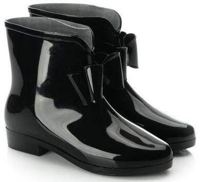 CZARNE KRÓTKIE KALOSZE GUMOWE KOKARDA