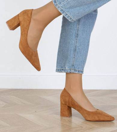 CAMEL CZÓŁENKA ZAMSZOWE NA SŁUPKU W SZPIC