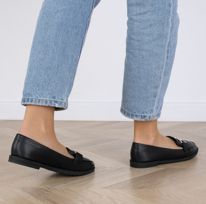 CZARNE SKÓRZANE MOKASYNY Z ŁAŃCUSZKIEM EMERY 8