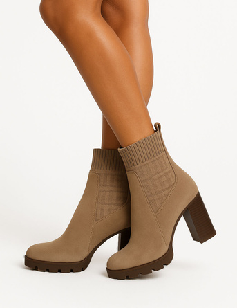 BEŻOWE ZAMSZOWE BOTKI  ELASTYCZNA CHOLEWKA WSUWANE FENISA