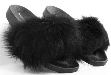 CZARNE GUMOWE KLAPKI Z NATURALNYM FUTERKIEM  MOLLINE