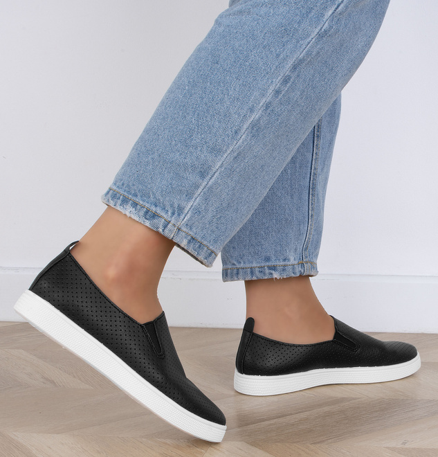 CZARNE TRAMPKI TENISÓWKI AŻUROWE SLIP ON GIMME 8