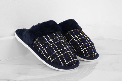 GRANATOWE MĘSKIE OCIEPLANE KAPCIE KLAPKI