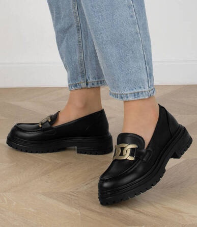 CZARNE MOKASYNY MATOWE Z ŁAŃCUCHEM SHIRLEY