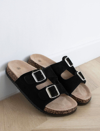 CZARNE KLAPKI Z KLAMRAMI ZAMSZOWE NA KORKU RIKA